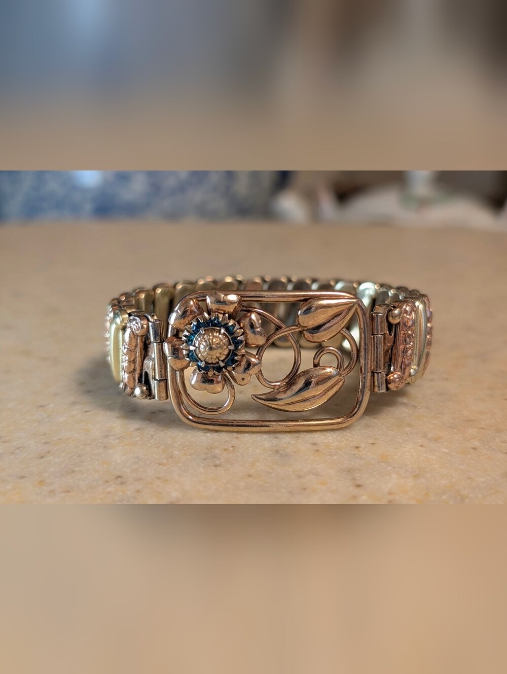 Rare Vintage 1940s WWII Lustern Multi-Tone Gold Sweetheart Expansion Bracelet